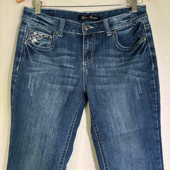 Love Nation Embroidered Cropped Denim Capris Cotton Stretch Size 8 - Picture 3 of 8